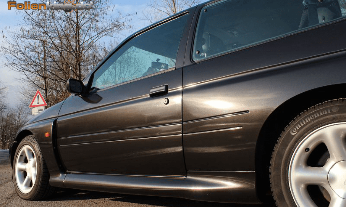 Ford Escort: Vollfolierung in "schwarz glänzend"