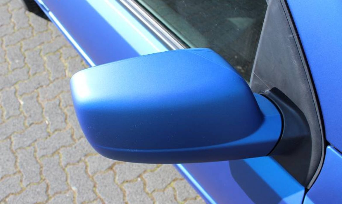 Nissan X-Trail: Vollfolierung in "razor blue matt metallik"