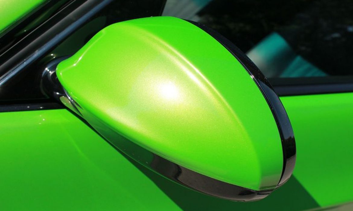 BMW E90 grün glänzend mit Stickerbomb